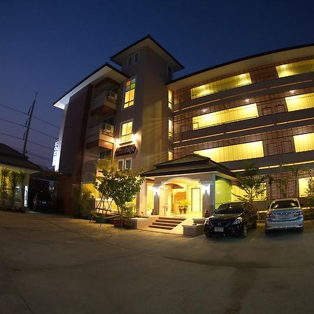 Baan Sanpoom Hotel Фитсанулок Екстериор снимка