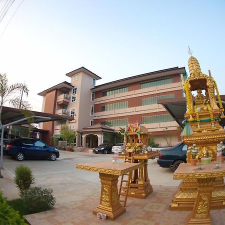 Baan Sanpoom Hotel Фитсанулок Екстериор снимка