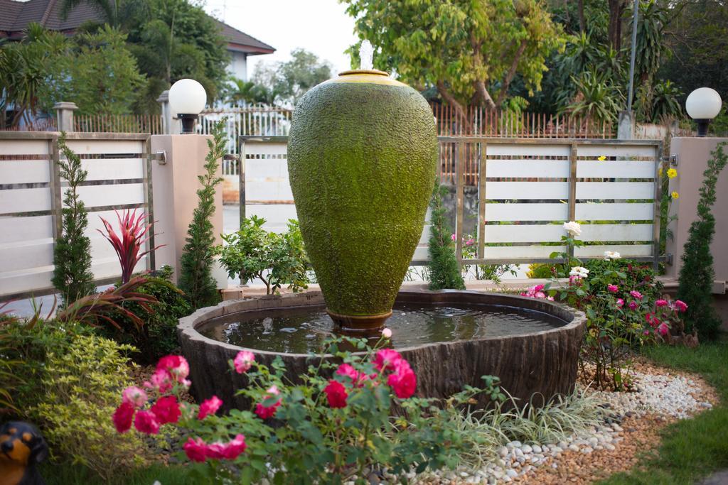 Baan Sanpoom Hotel Фитсанулок Екстериор снимка
