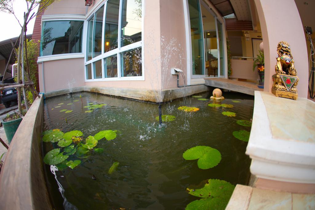 Baan Sanpoom Hotel Фитсанулок Екстериор снимка