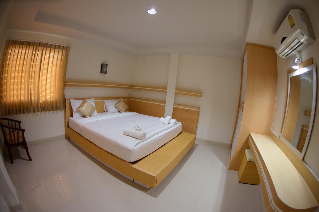 Baan Sanpoom Hotel Фитсанулок Екстериор снимка